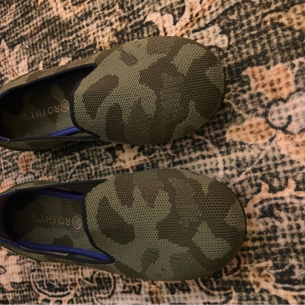 Rothys The Loafer Kids Camo Girl Size 4 Slip On - Picture 5 of 7